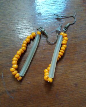 Orecchini silicone trasparente perline arancio